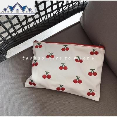 ins可爱复古少女心小樱桃刺绣拼色帆布化妆收纳包杂物包手拿包 三维工匠