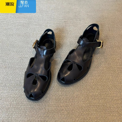 聚范版~复古镂空包头罗马凉鞋女粗跟百搭一字扣带英伦圆头猪笼鞋