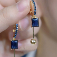 时尚精致蓝色水晶方形耳扣2025新款轻奢满钻耳环高级感气质耳饰女送女朋友老婆情人节七夕生日礼物