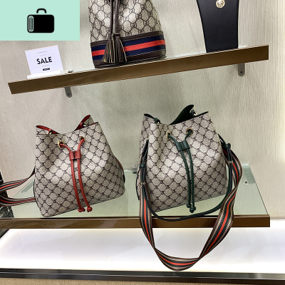 2020新款高级感女包抽带百搭印花水桶包拼色单肩包复古宽带斜挎包NEW LAKE女士手提包