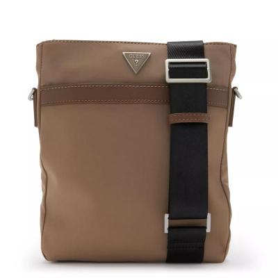 GUESS男士人造革棕色单肩斜挎包耐用百搭休闲通勤挎包