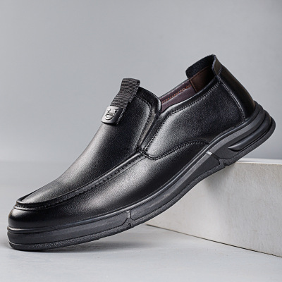 2024新款男士休闲皮鞋男款舒适中老年软底软面爸爸鞋批发一件