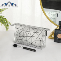 防水化妆包ins风超火女网红大容量收纳袋手拿便携小号洗漱品包盒 三维工匠收纳包