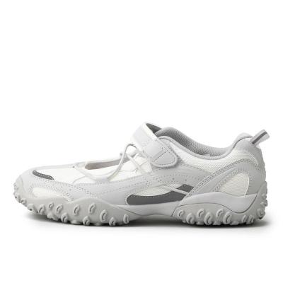 FILA跑步鞋女款户外风缓震轻便透气网面运动鞋