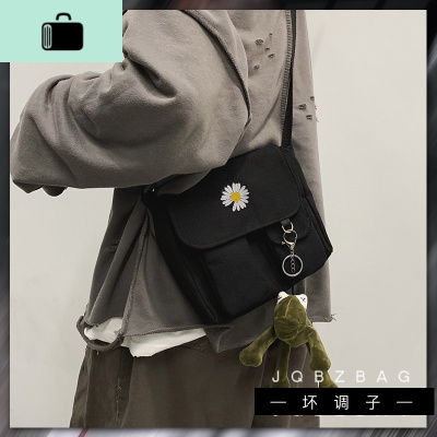 潮牌单肩斜跨包港风日系帆布小挎包男生工装包女士小雏菊挂包背包NEW LAKE女斜挎包