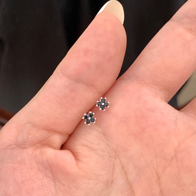 s999纯银黑色小花耳钉女小众独特经典设计优雅气质时尚耳饰送女朋友老婆情人节七夕生日礼物