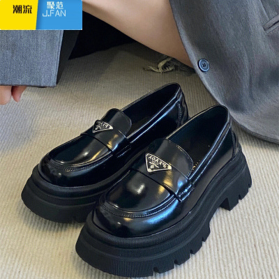 聚范2024新款三角标圆头乐福鞋女厚底增高一脚蹬小皮鞋黑色单鞋潮
