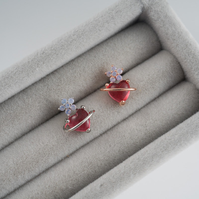 韩国直送小清新镶钻花朵行星爱心红色耳骨钉钛钢杆旋转拧球堵送女朋友老婆情人节七夕生日礼物