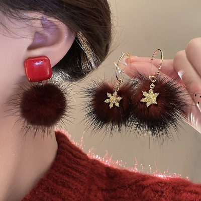 红色毛绒球球耳钉轻奢高级感气质大气耳环2024新款秋冬耳饰女送女朋友老婆情人节七夕生日礼物