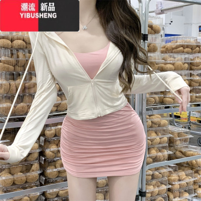 YIBUSHENG两件套连帽防晒褶皱吊带连衣裙女装季甜辣妹修身收腰性感包臀裙