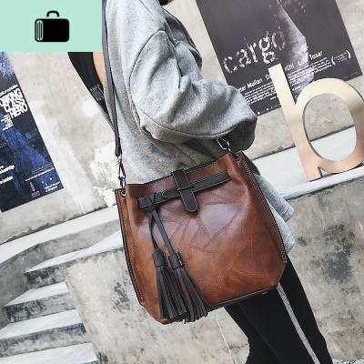 女包包2020新款韩版chic百搭复古单肩水桶包时尚撞色流苏斜挎包潮NEW LAKE女斜挎包