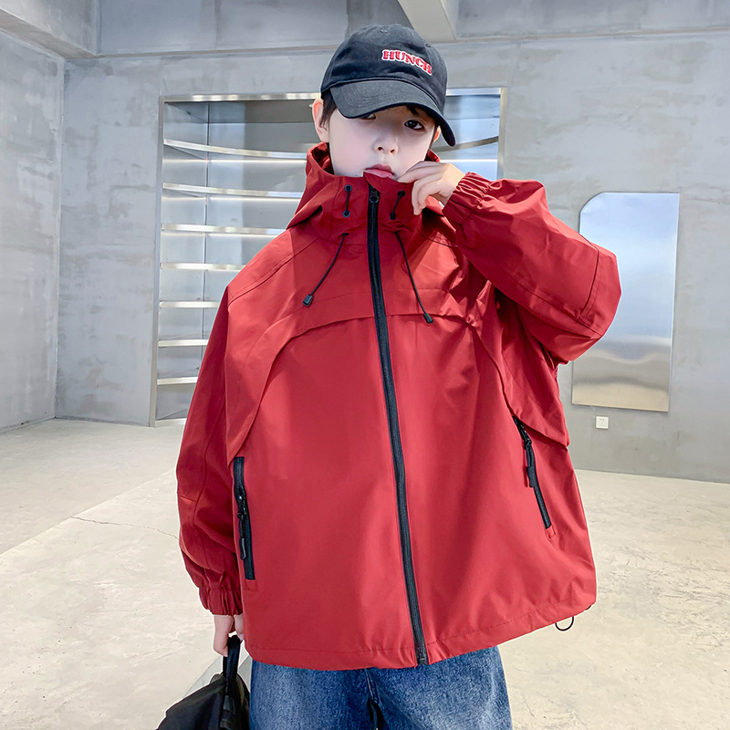 男童春季外套2026新款大童春秋款红色痞帅男孩春装连帽儿童冲锋衣