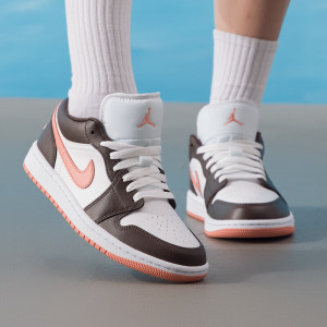 耐克(NIKE)女鞋新款运动鞋Air Jordan 1潮流时尚场下休闲低帮篮球鞋DC0774-182 ZP