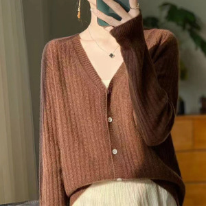 新款小麻花女仿羊毛毛衣V领针织外套时尚开衫女单排扣打底衫秋冬