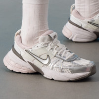 NIKE耐克女鞋新款V2K RUN训练健身运动日常休闲鞋FD0736-010 ZP