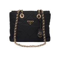 普拉达(PRADA)女士单肩包轻质衬垫再生尼龙三角徽标拉链收纳斜挎