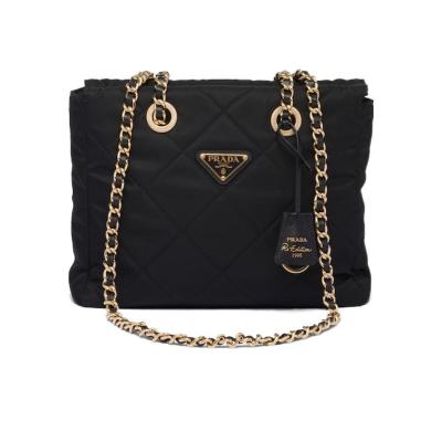 普拉达(PRADA)女士单肩包轻质衬垫再生尼龙三角徽标拉链收纳斜挎