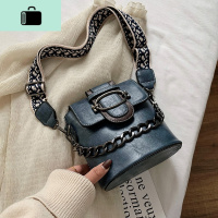 夏天流行小众女包复古新款2020网红斜挎百搭ins潮宽带单肩水桶包NEW LAKE女斜挎包