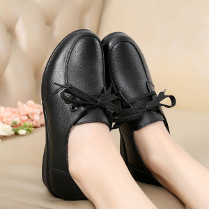 新款软底休闲女鞋牛皮单鞋子平底轻便妈妈鞋女士皮鞋