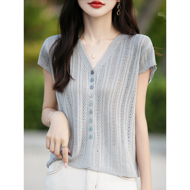 韩版2026夏季新款显瘦镂空坑条针织短袖V领小飞袖系扣小衫女