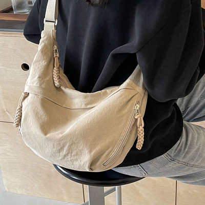  闪电客饺包女斜挎包大容量通勤包包包单肩运动百搭背包饺子包女