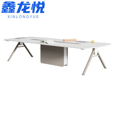 鑫龙悦会议桌2.4米张