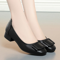 妈妈鞋单鞋女新款软底黑色工作鞋圆头春秋款女鞋中年低跟皮鞋