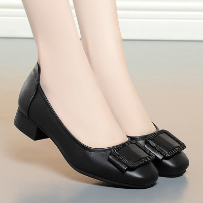 妈妈鞋单鞋女新款软底黑色工作鞋圆头春秋款女鞋中年低跟皮鞋
