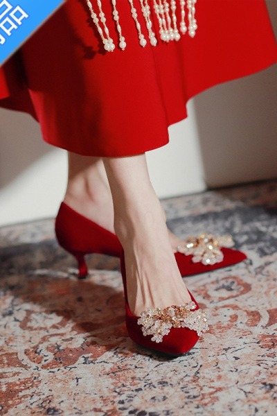 SUNTEK红色婚鞋秀禾服新娘鞋女细高跟2023年夏新款孕妇粗跟低中式礼服鞋