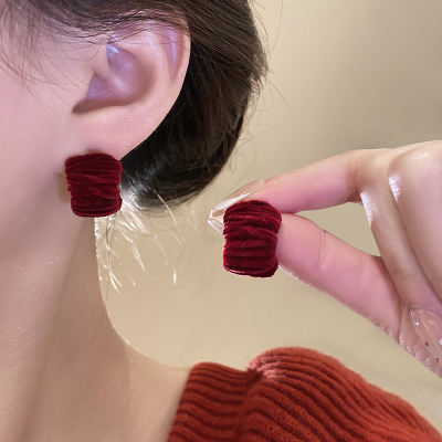 复古红色毛绒耳钉轻奢高级感气质耳环通勤时尚百搭新款秋冬耳饰女送女朋友老婆情人节七夕生日礼物