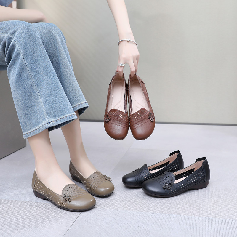 平底妈妈鞋25春秋真皮软底女单鞋舒适老年人女鞋防滑老人镂空皮鞋