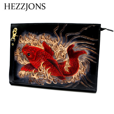 赫泽琼斯HEZZJONS正品手拿包男进口意大利牛皮手包青年时尚潮流手工雕刻鲤鱼手腕包男神英伦刻字手包手工上色