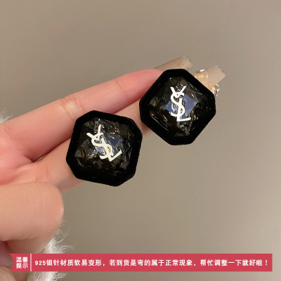 2023新款字母植绒耳钉女秋冬高档简约耳环气质轻奢高级感银针耳饰送女朋友老婆情人节七夕生日礼物