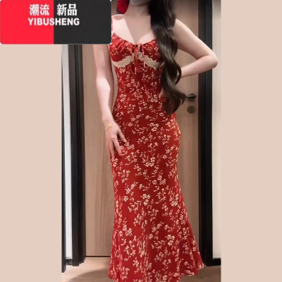YIBUSHENG茶歇法式红色碎花吊带连衣裙子2024季新款女装海边度假沙滩长裙