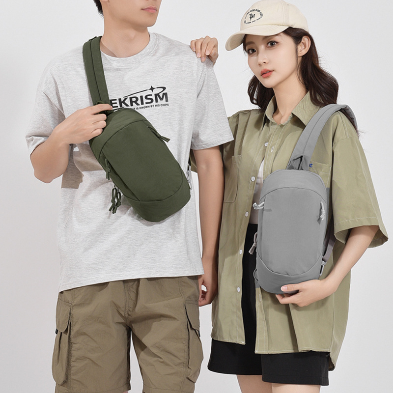 时尚百搭防消磁功能纯色简约单肩斜挎包轻便登山包潮男女同款