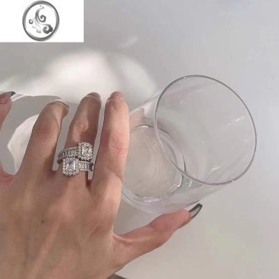 JiMi欧美小众设计感 锆石微镶轻奢长方形宝石重工高碳钻开口均码戒指