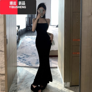 YIBUSHENG辣妹挂脖显身材连衣裙法式黑色高级感吊带裙子收腰抹胸鱼尾长裙女
