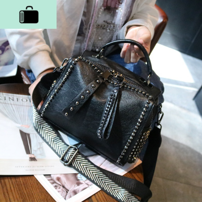 枕头包包女2020新款韩版潮牛皮铆钉手提包休闲软皮宽带单肩斜挎包NEW LAKE 黑色女斜挎包