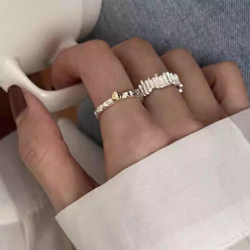 2024新款韩版闪闪褶皱面戒指女冷淡风时尚小众简约百搭设计感指环送女朋友老婆情人节七夕生日礼物