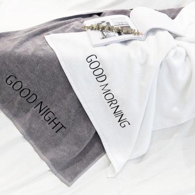 白色简约刺绣纯棉浴巾毛巾方巾地巾ins字母情侣全棉小面巾北欧风