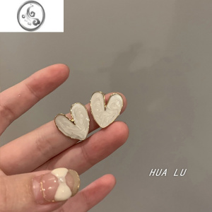 JiMiHUALU-心月流光~法式白色爱心气质小众高级感桃心耳环蚊香盘耳夹