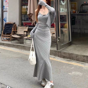 温柔风灰色波点吊带连衣裙女夏季新款气质收腰显瘦内搭a字长裙子