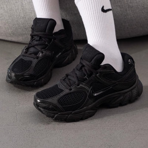 耐克(NIKE)女鞋V5 RNR潮流复古轻便透气低帮运动休闲鞋HQ7901-101 ZP