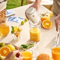 小熊(Bear)榨汁机 家用便携式榨汁杯 充电迷你小型果汁机 LLJ-E03F1