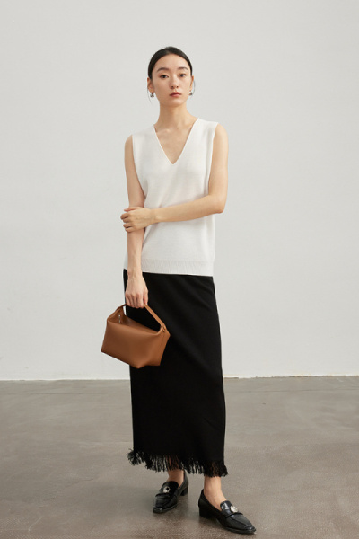 新澳100羊毛V领针织背心女装2025春季新款时尚叠穿马甲女宽松上衣