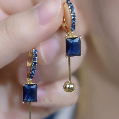时尚精致蓝色水晶方形耳扣2025新款轻奢满钻耳环高级感气质耳饰女送女朋友老婆情人节七夕生日礼物