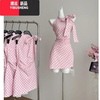 YIBUSHENG日挂脖露肩粉色格纹无袖连衣裙女高级感不规则蝴蝶结设计短裙子
