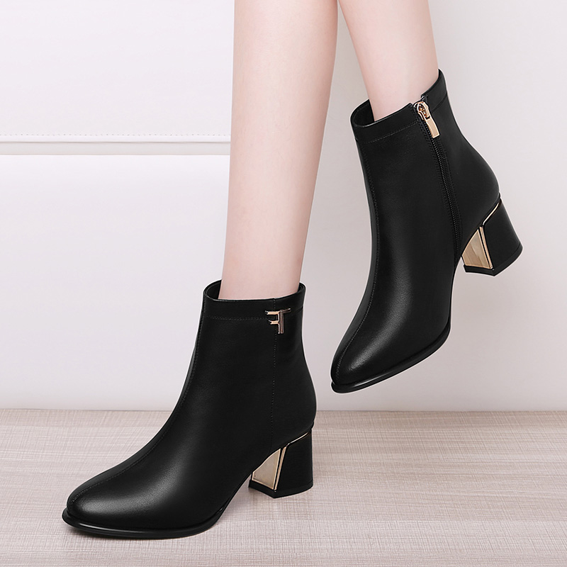 莱卡金顿牛皮短靴女粗跟中跟软皮鞋2020年冬季加绒高跟马丁靴7083