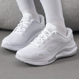 耐克(NIKE)女鞋新款运动鞋时尚健身训练Journey Run缓震跑步鞋FJ7765-115 ZP