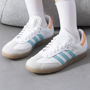 adidas/阿迪达斯男女同款舒适百搭简约低帮休闲板鞋IH8160 C